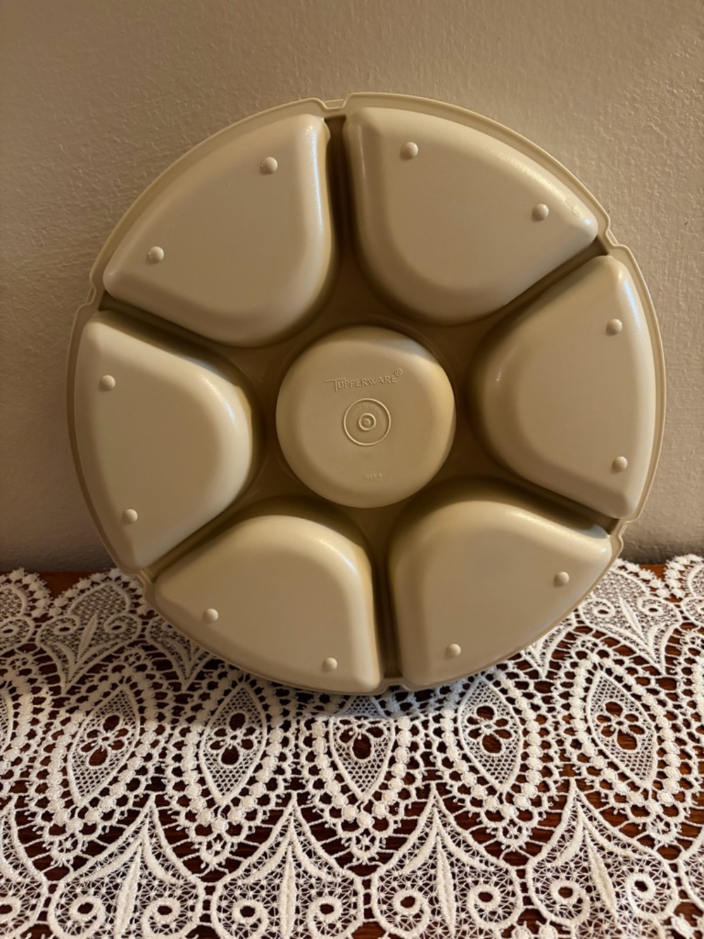 Tupperware Veggie Tray - Picture 3 of 3